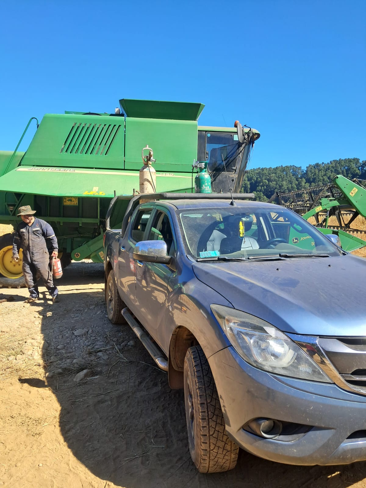 Reparación de maquinaria agrícola en terreno
